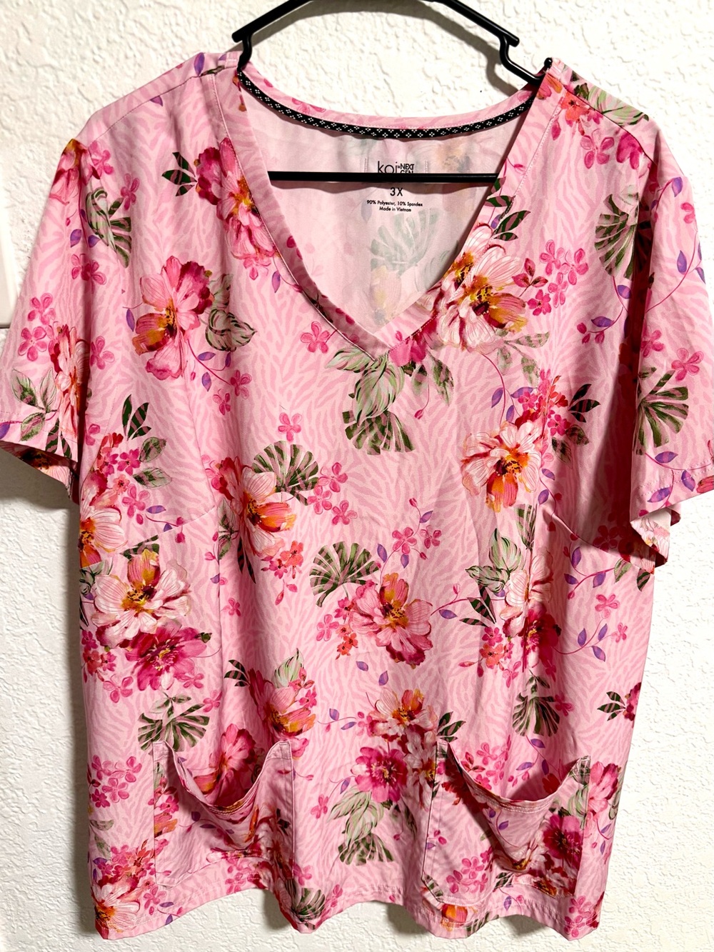 Women's Pink Floral V-Neck Scrub Top Size 3X